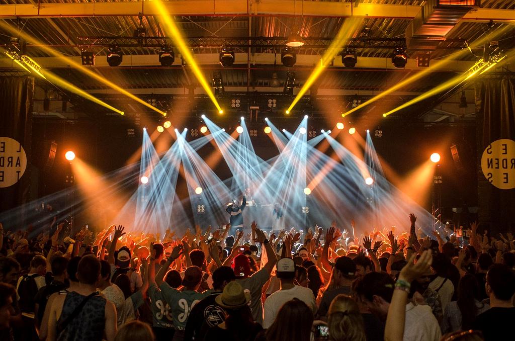 Exklusives privates Event mit stilvoll dekoriertem Saal